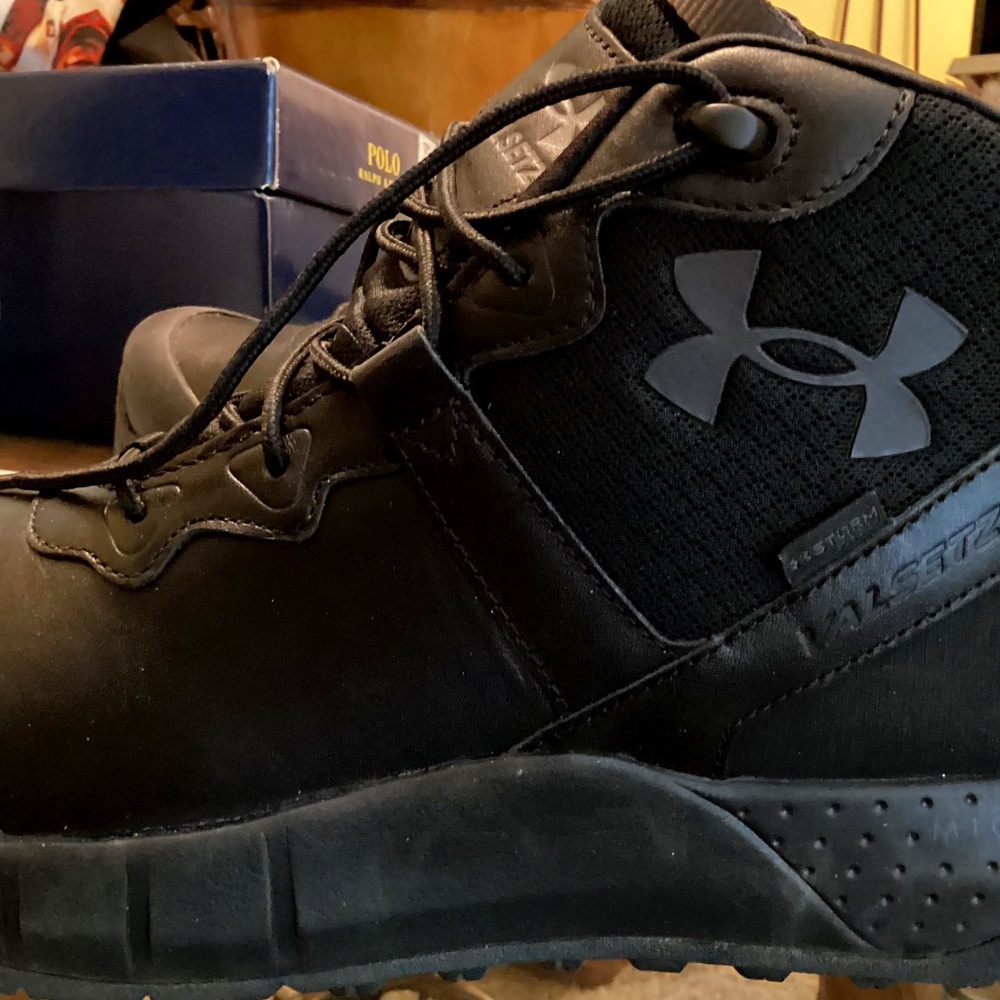 Under Arrmour Men’s Valsetz Mid Leather Tactical Boots